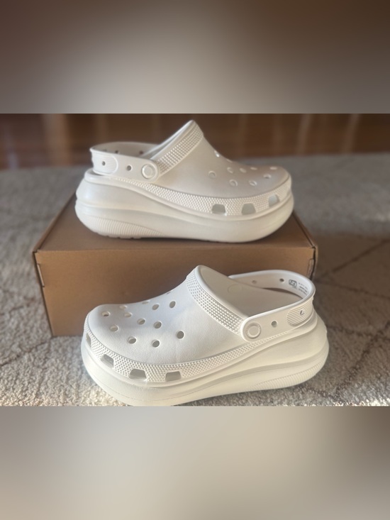 CROCS Shoes - NWT Crocs Classic Crush Platform Clog White Women’s 7 Men’s 5